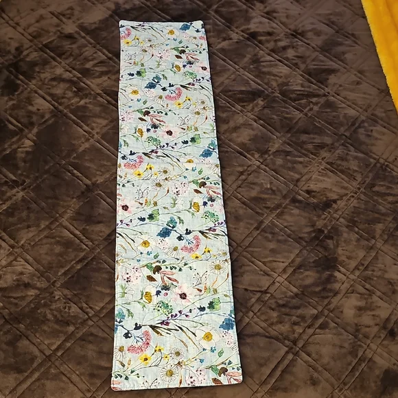 Table Runner - Picture 3 of 9